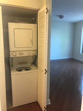$2,395 | 1533 West Hollywood Avenue, Unit 1, Chicago, IL 60660