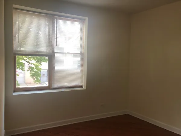 $2,395 | 1533 West Hollywood Avenue, Unit 1, Chicago, IL 60660