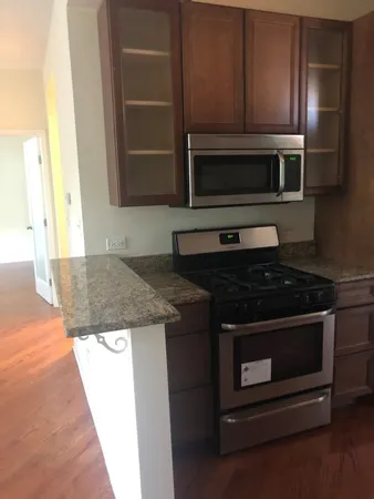 $2,395 | 1533 West Hollywood Avenue, Unit 1, Chicago, IL 60660