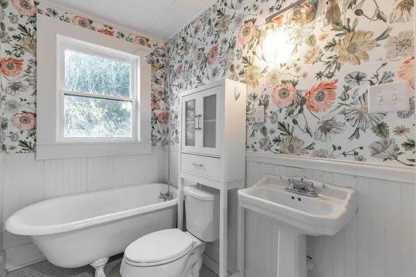 $1,950 | 516 Moonhollow Lane, Chattanooga, TN 37405