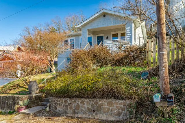 $2,100 | 516 Moonhollow Lane, Chattanooga, TN 37405