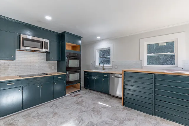 $2,100 | 516 Moonhollow Lane, Chattanooga, TN 37405