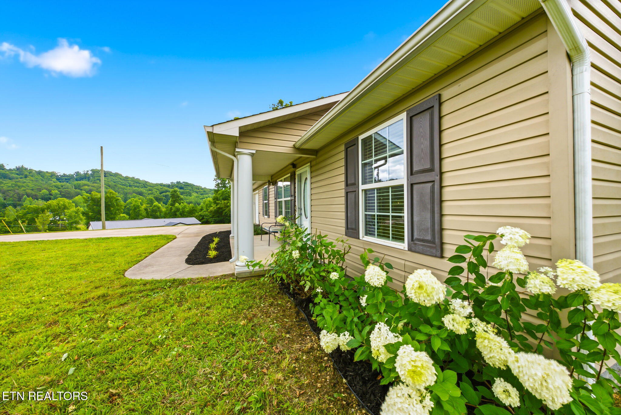 111 Agape Lane Heiskell, TN 37754 - Photo 3 of 29 4-web-or-mls-111-Agape-Ln-Heiskell-TN-4