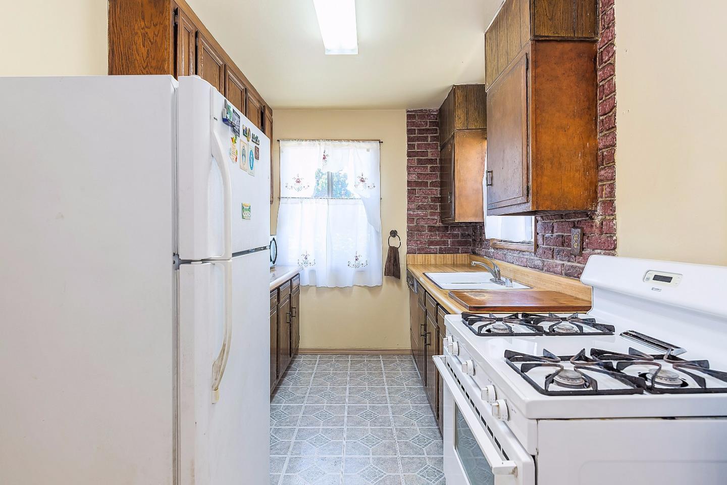 24766 Soto Road Hayward, CA 94544 - Photo 4 of 17 Gallery Image 4