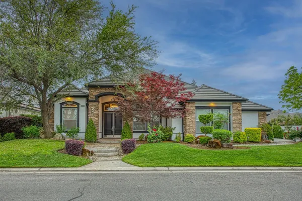 $1,425,000 | 1553 East Golden Valley Way, Fresno, CA 93730