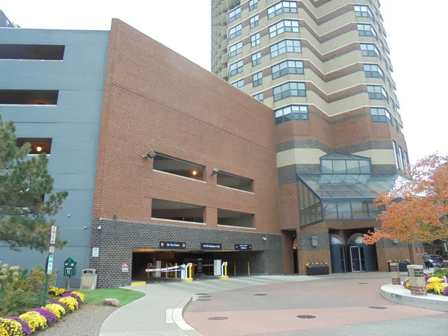 $225,000 | 3660 North Lake Shore Drive, Unit 1107, Chicago, IL 60613