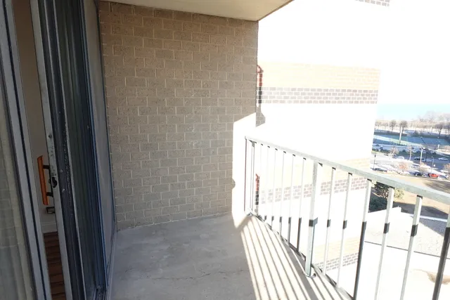 $225,000 | 3660 North Lake Shore Drive, Unit 1107, Chicago, IL 60613