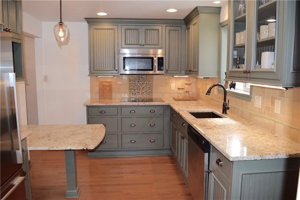 5628 Marlborough Road Pittsburgh, PA 15217 - Photo 3 of 19 DESIGNER CUSTOM KITCHEN!