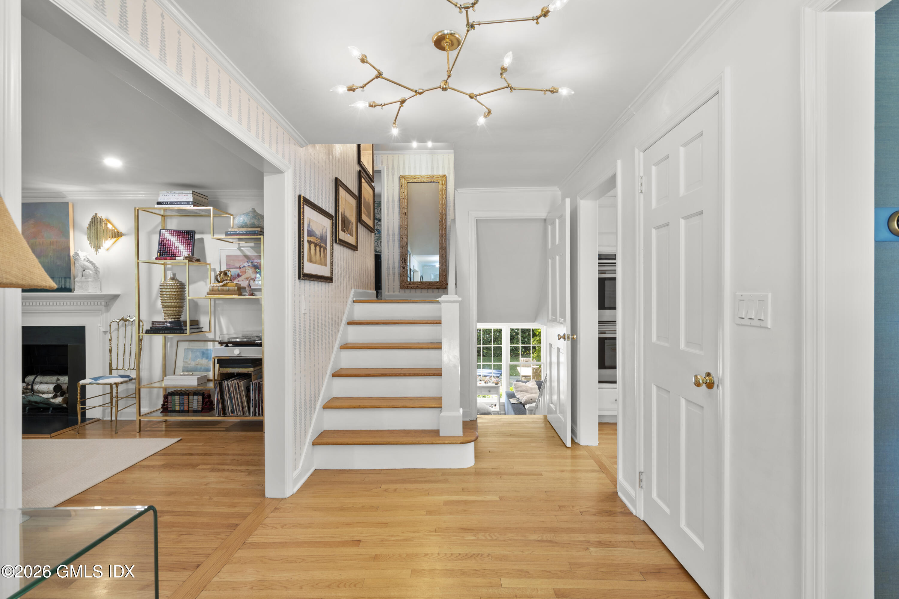 35 Welwyn Road Riverside, CT 06878 - Photo 3 of 31 Entryway