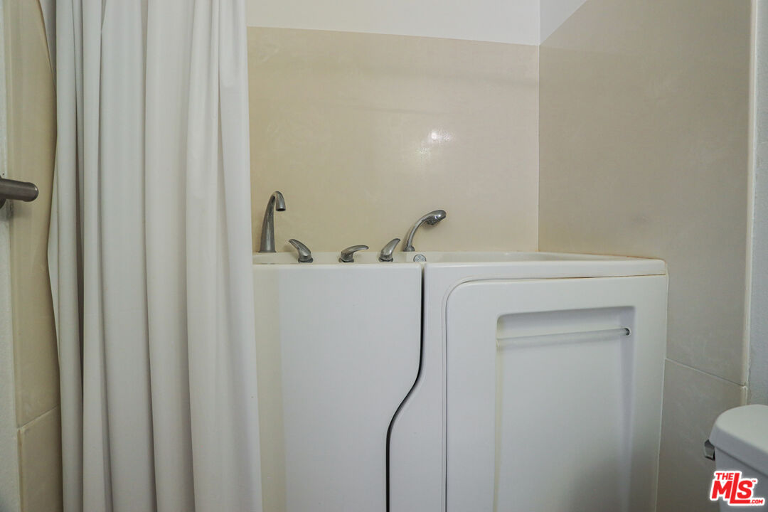 6811 Wilding Place Riverside, CA 92506 - Photo 17 of 42 a utility room with dryer and washer