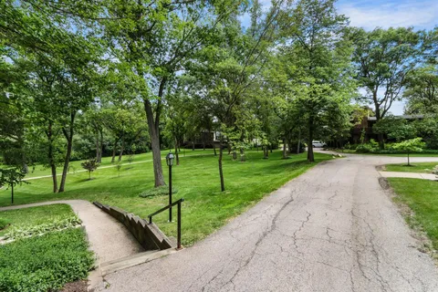 $639,000 | 850 Hillside Drive, Unit GG1, Fontana, WI 53125