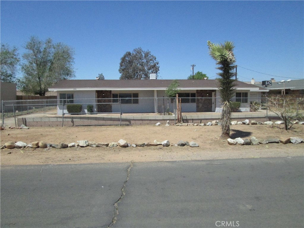 13464 Mohawk Road Apple Valley, CA 92308 - Photo 29 of 35 a front view of a house with a yard