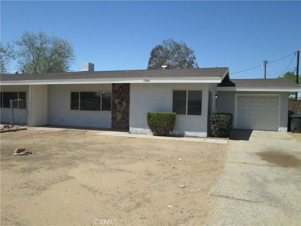 13464 Mohawk Road Apple Valley, CA 92308 - Photo 32 of 35 front view of a house