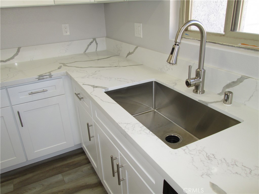 13464 Mohawk Road Apple Valley, CA 92308 - Photo 8 of 35 a kitchen with a sink and a washer dryer