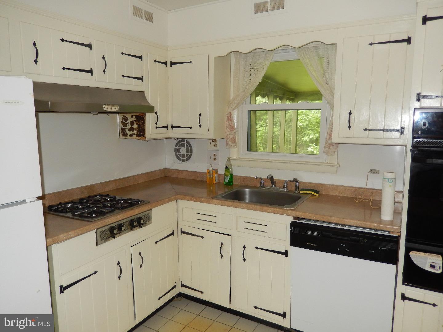116 Bartholomew Road Berwyn, PA 19312 - Photo 6 of 16 Kitchen
