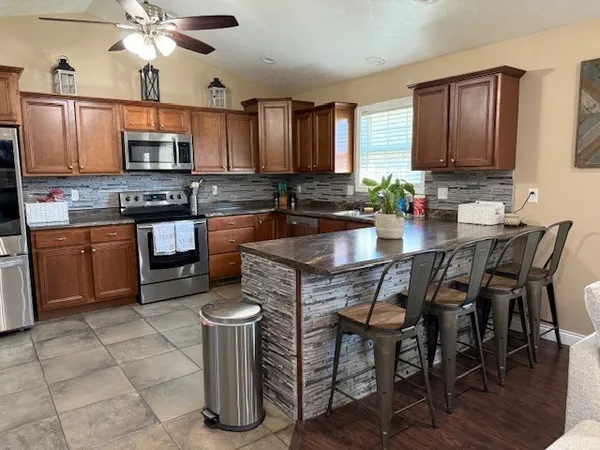 $230,000 | 911 East Stotlar Street, Herrin, IL 62948