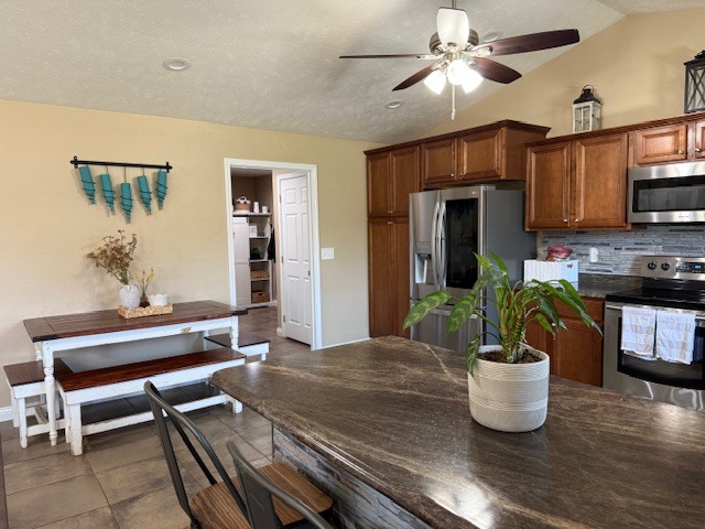 911 East Stotlar Street Herrin, IL 62948 - Photo 5 of 31