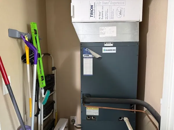 $230,000 | 911 East Stotlar Street, Herrin, IL 62948