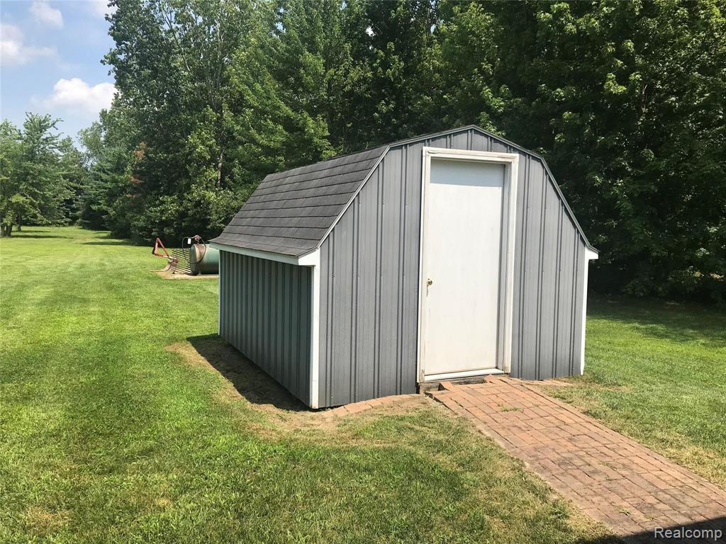 2384 West Labo Road Carleton, MI 48117 - Photo 10 of 63