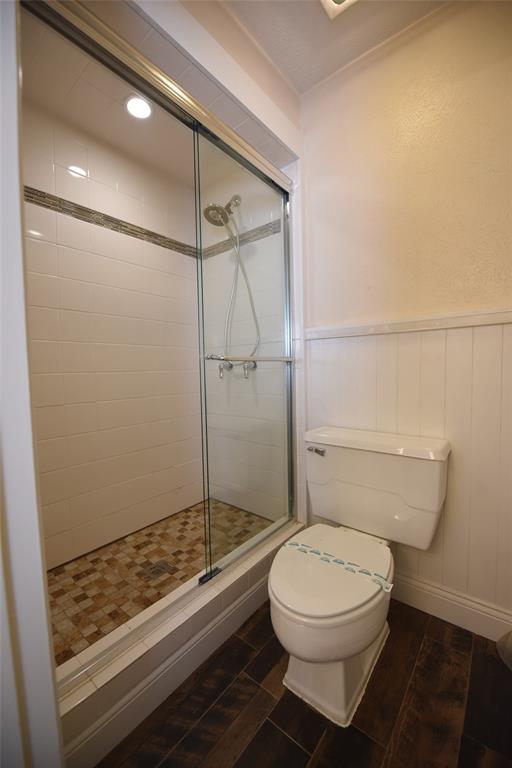 8945 Flicker Lane Dallas, TX 75238 - Photo 13 of 18 a bathroom with a toilet and a shower