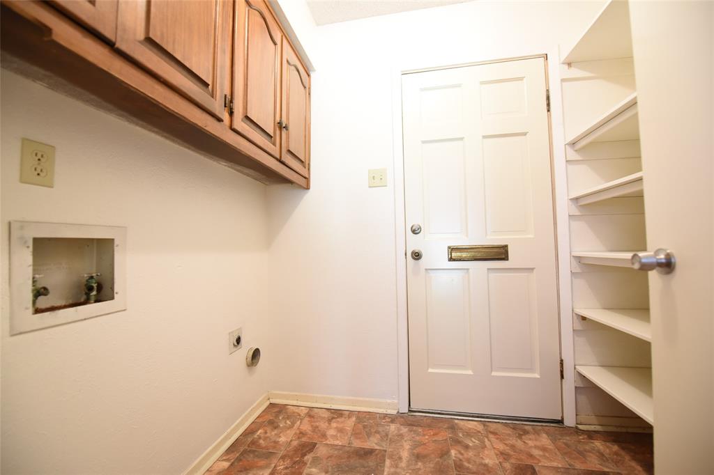 8945 Flicker Lane Dallas, TX 75238 - Photo 15 of 18 a view of an empty walk in closet