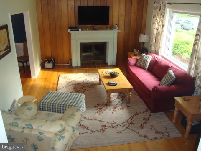 7823 Ballston Road Towson, MD 21204 - Photo 6 of 21 Living Room