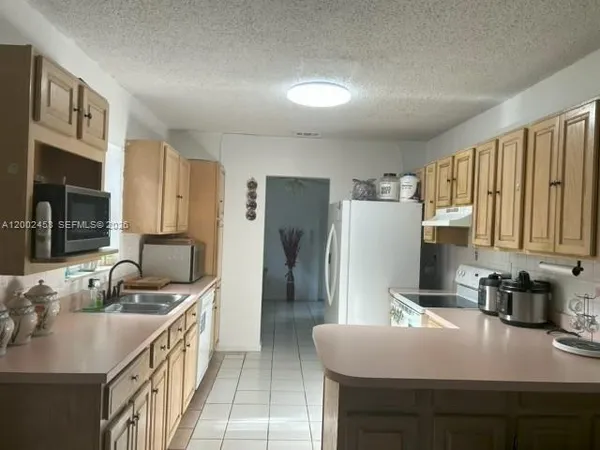 $3,500 | 19920 Southwest 118th Place, Miami, FL 33177