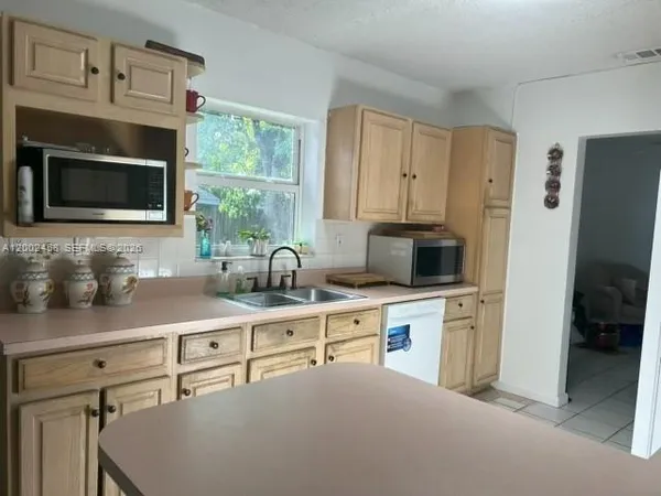 $3,500 | 19920 Southwest 118th Place, Miami, FL 33177