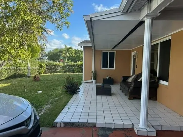 $3,500 | 19920 Southwest 118th Place, Miami, FL 33177
