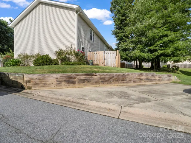 $289,900 | 69 Wiltshire Circle, Fletcher, NC 28732