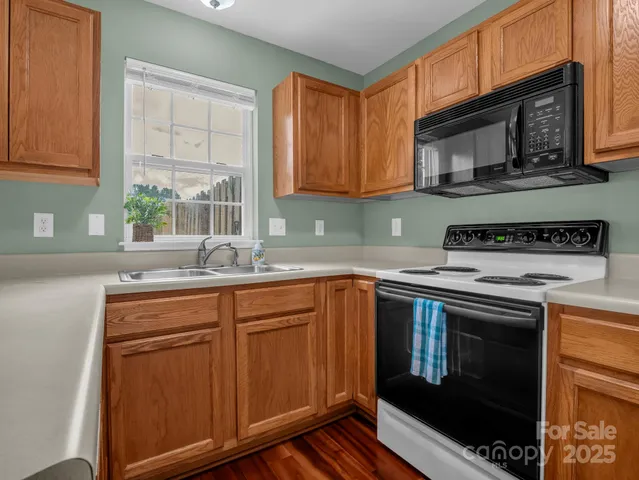 $289,900 | 69 Wiltshire Circle, Fletcher, NC 28732