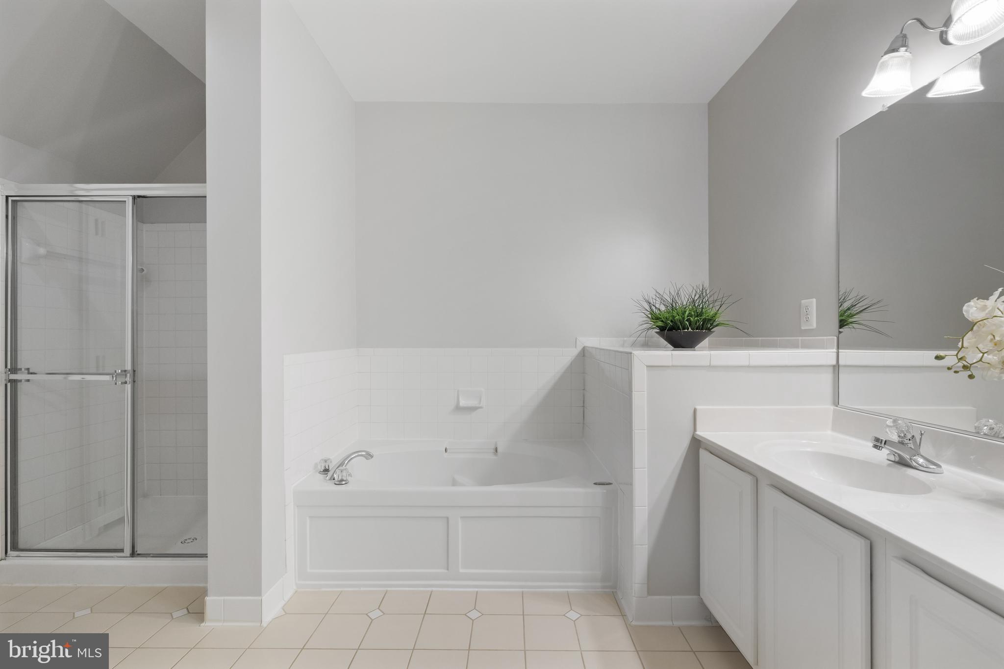 5117 Grimm Drive Alexandria, VA 22304 - Photo 36 of 67 a bathroom with a bathtub and a sink