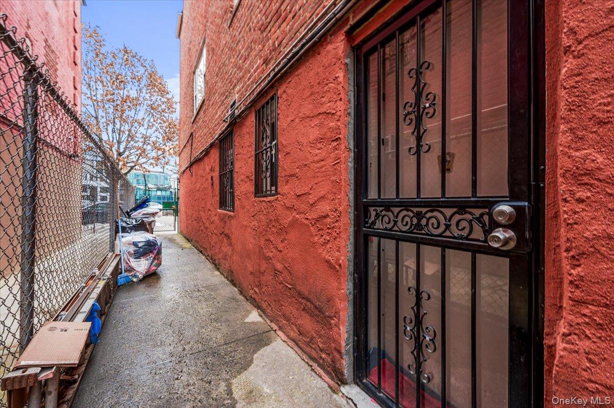 90 Highway 25A Cold Spring Harbor, NY 11724 - Photo 13 of 37