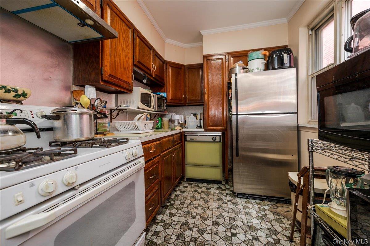 90 Highway 25A Cold Spring Harbor, NY 11724 - Photo 33 of 37