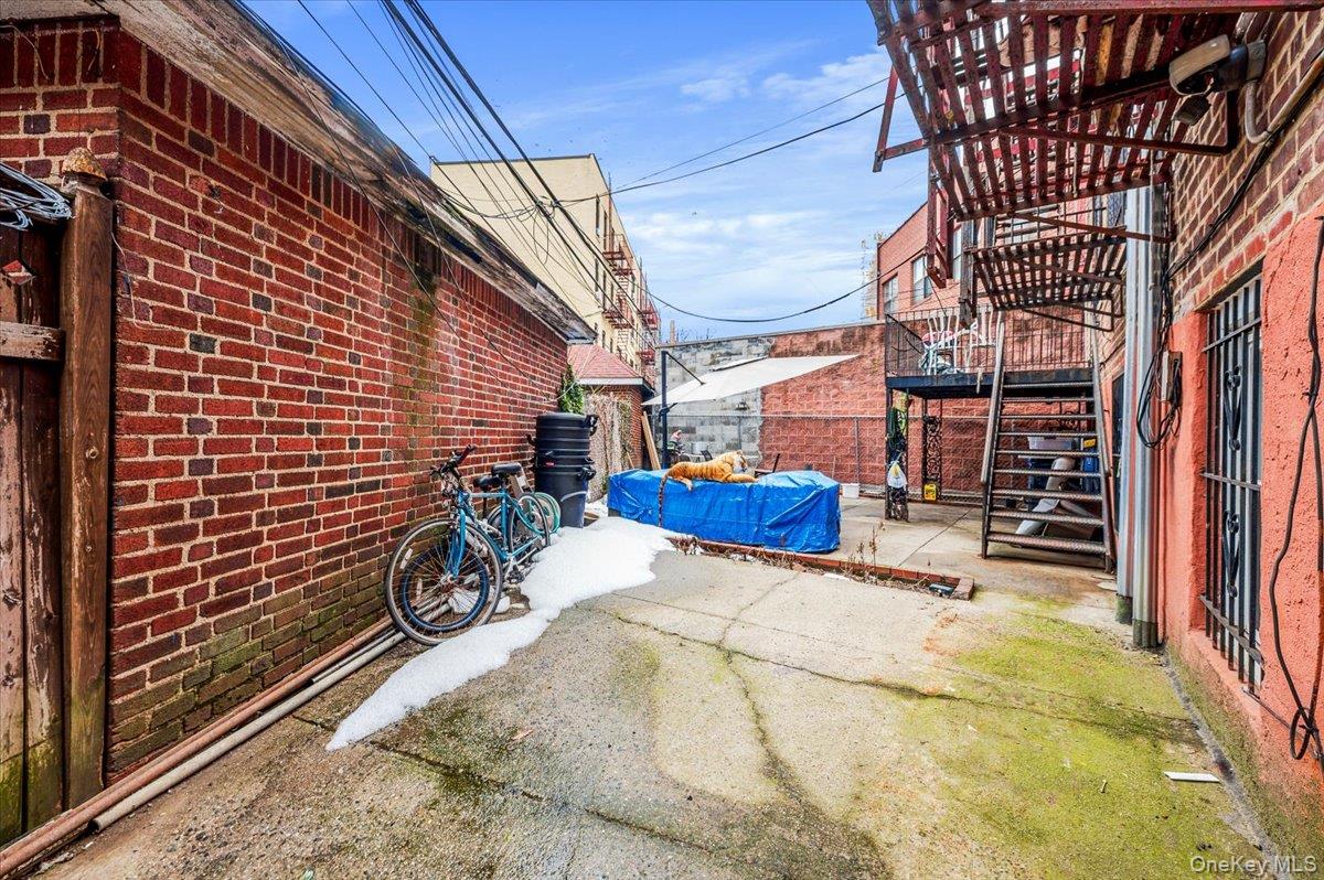 90 Highway 25A Cold Spring Harbor, NY 11724 - Photo 6 of 37