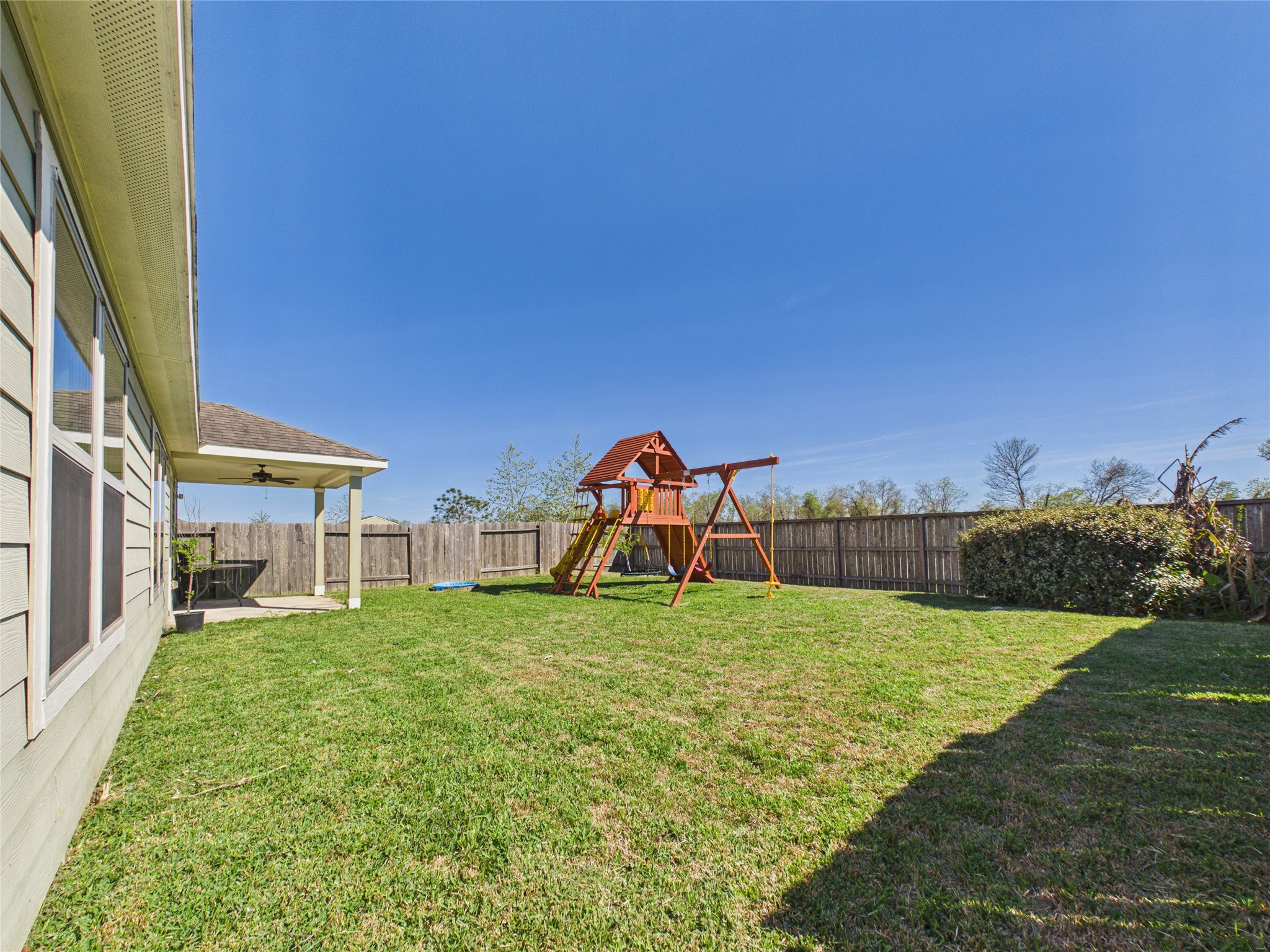 1237 Steed Bluff Drive Alvin, TX 77511 - Photo 44 of 50 a view of a backyard