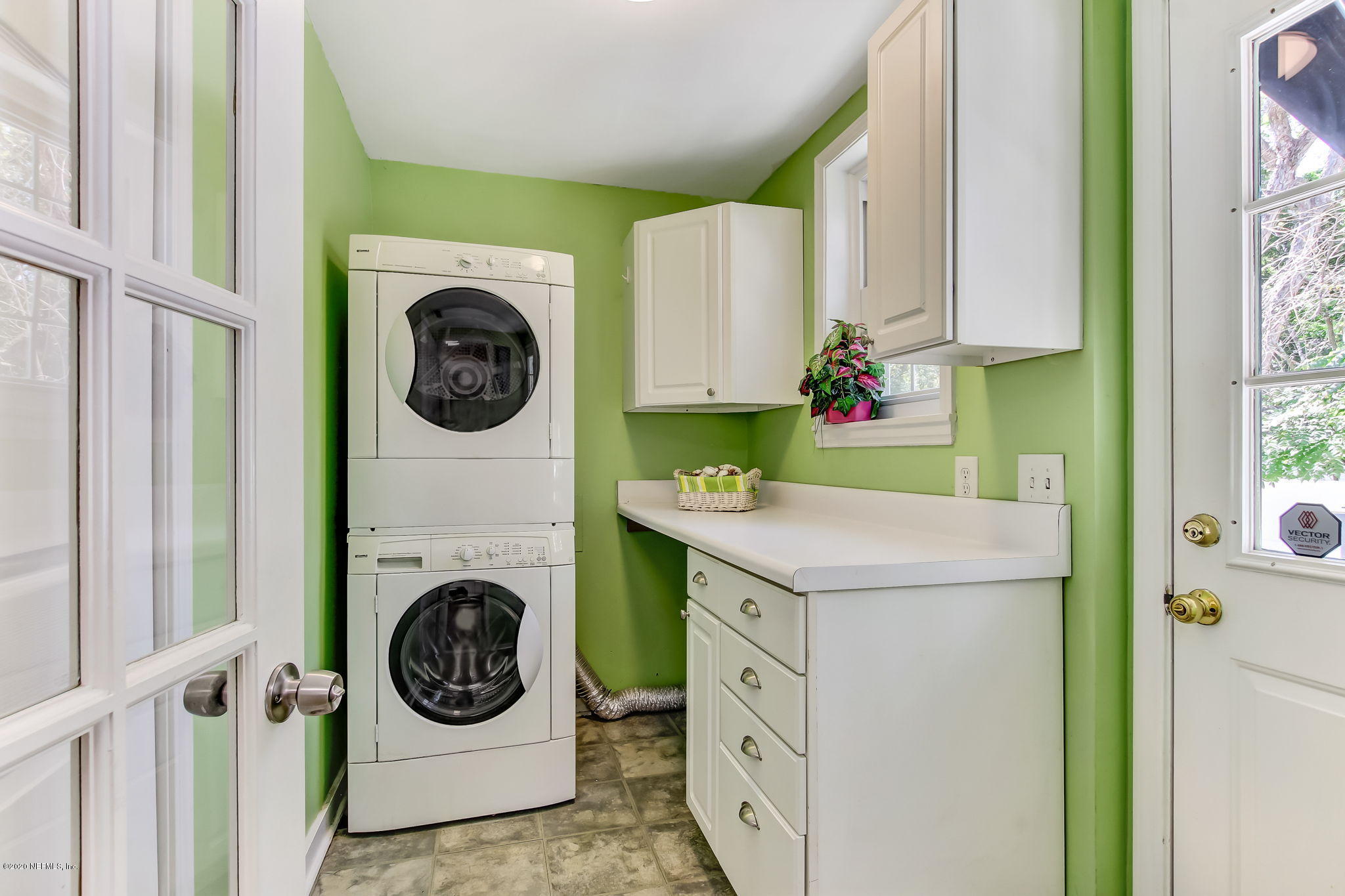2164 Huntsford Road Jacksonville, FL 32207 - Photo 25 of 34 a utility room with dryer and washer