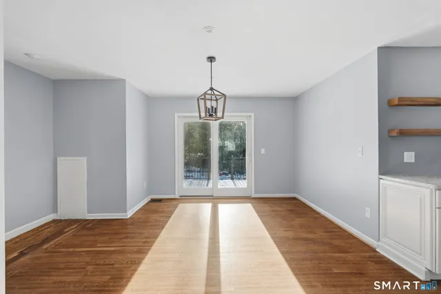 $439,900 | 95 Moravia Road, Avon, CT 06001