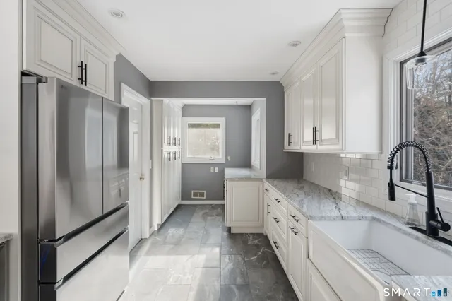 $439,900 | 95 Moravia Road, Avon, CT 06001