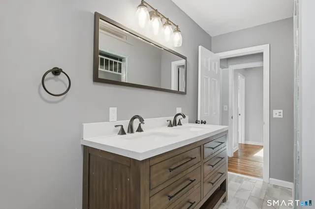 $439,900 | 95 Moravia Road, Avon, CT 06001