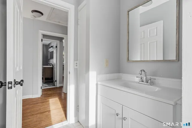 $439,900 | 95 Moravia Road, Avon, CT 06001