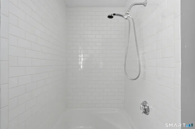 $439,900 | 95 Moravia Road, Avon, CT 06001