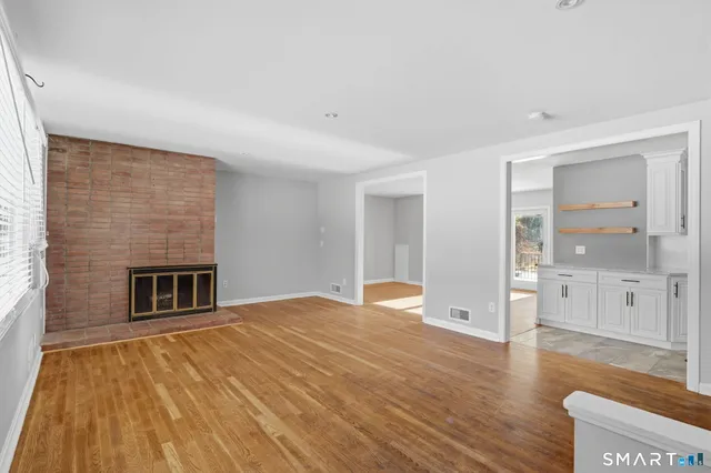 $439,900 | 95 Moravia Road, Avon, CT 06001