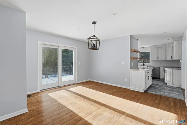 $439,900 | 95 Moravia Road, Avon, CT 06001