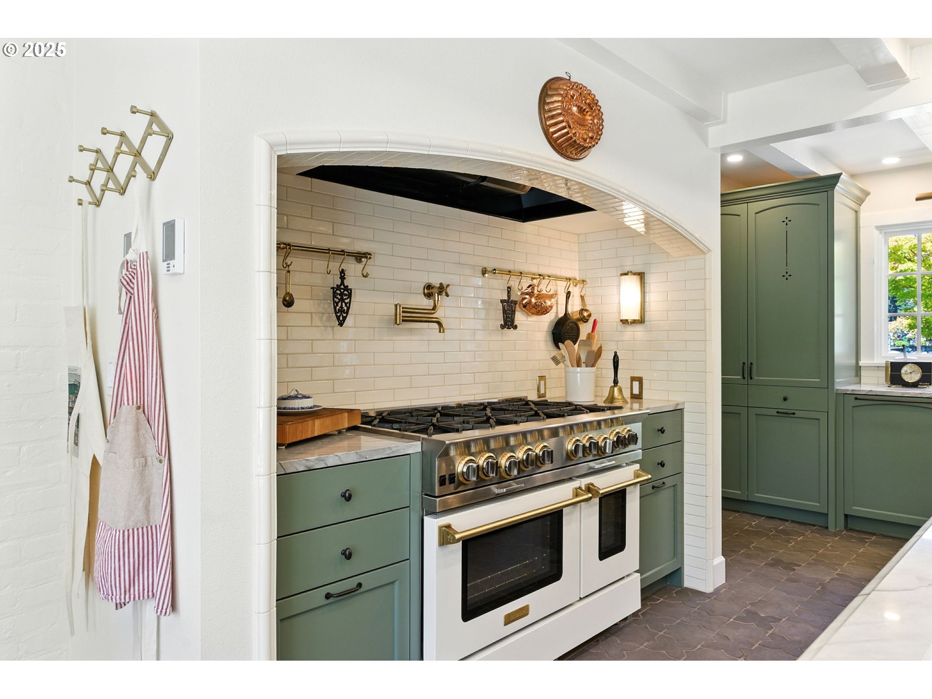 919 Westpoint Road Lake Oswego, OR 97034 - Photo 12 of 46 Kitchen