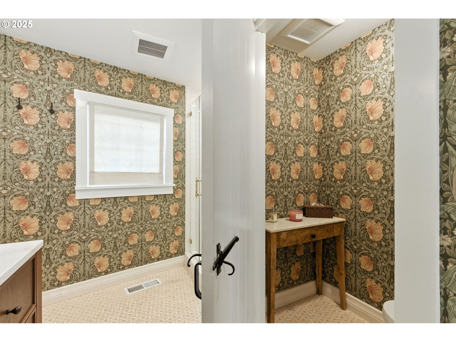 919 Westpoint Road Lake Oswego, OR 97034 - Photo 17 of 46