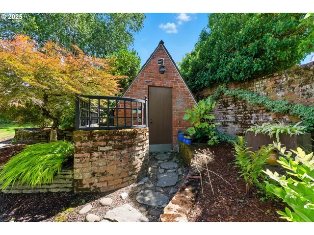 $6,189,000 | 919 Westpoint Road, Lake Oswego, OR 97034