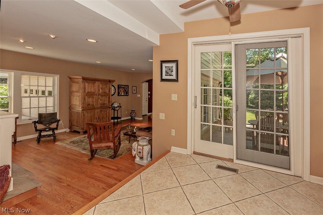 1362 Winston Road Cleveland, OH 44121 - Photo 10 of 35