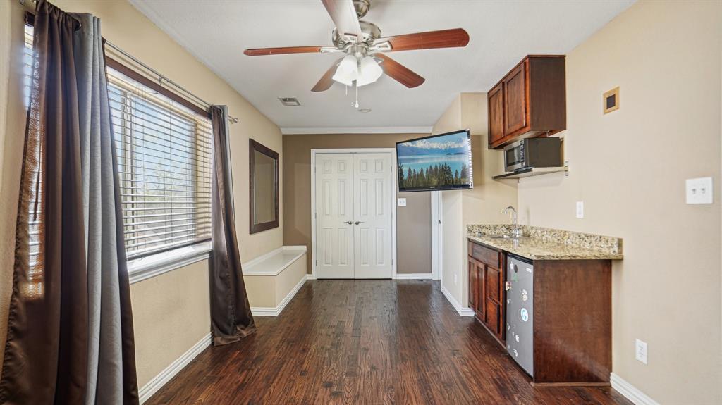 3814 Cemetery Hill Road Carrollton, TX 75007 - Photo 27 of 36 Bonus room with kitchenette