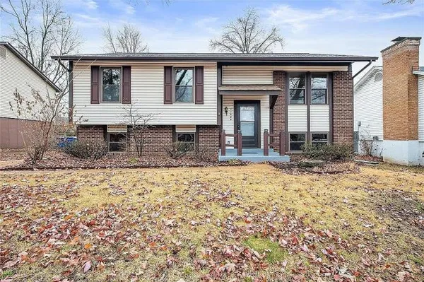 $332,499 | 11928 Meadowpark Court, Maryland Heights, MO 63043